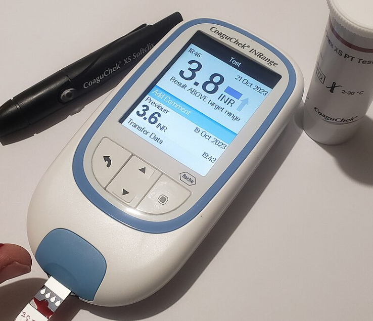 INR self monitoring with one blood drop. the INR is too high and the warfarine dose must be decreased.